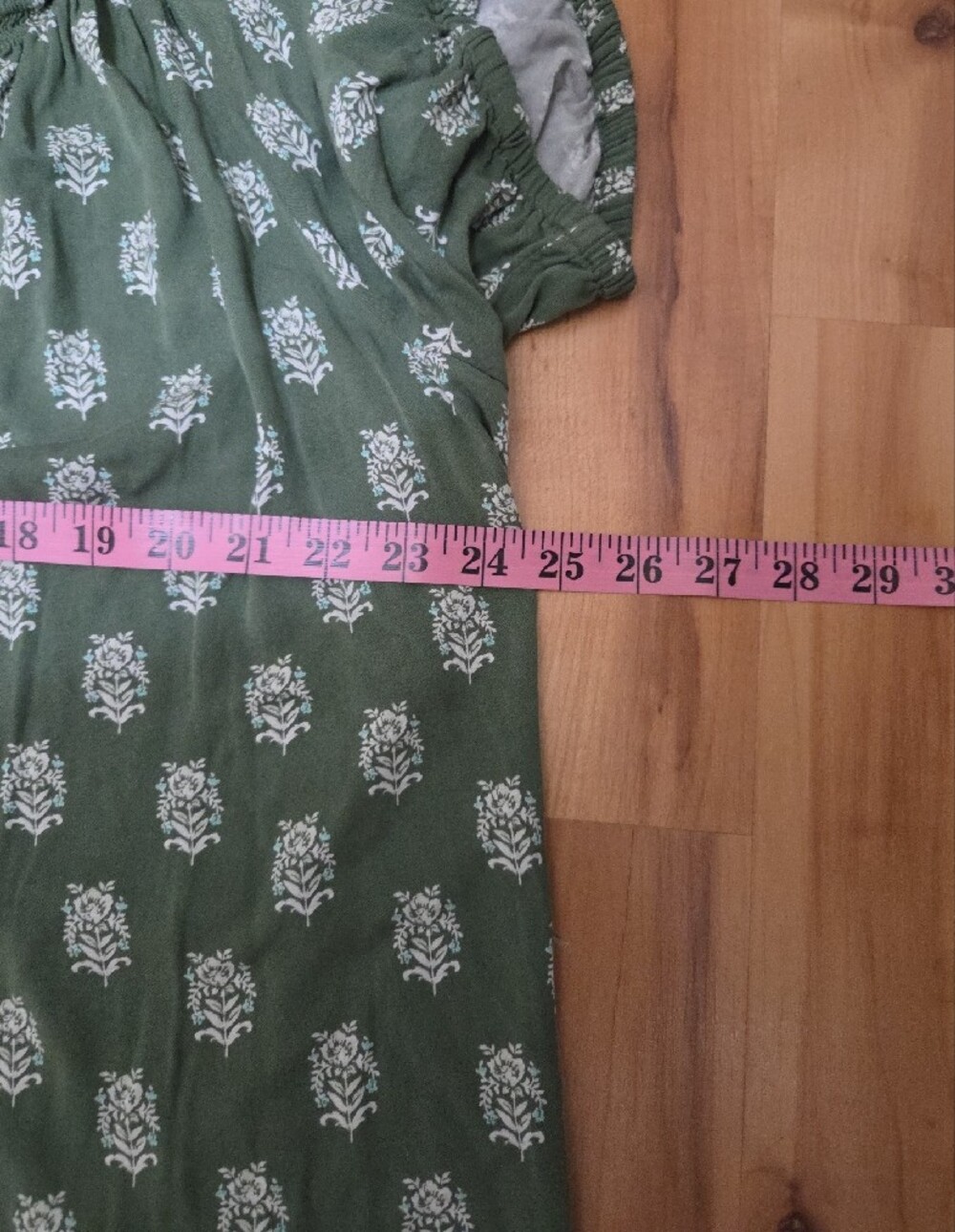 Crown & Ivy Women’s 2X Olive Green Floral Peasant Tunic - Picture 10 of 12